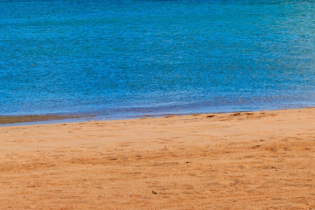 Praia de areia do Mar Vermelho em Hurghada, Egito