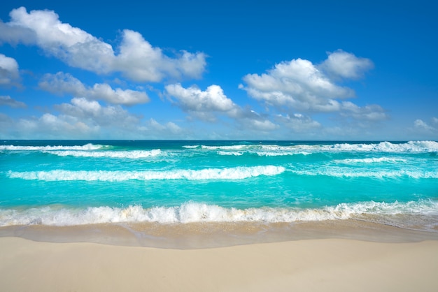 Praia de Cancun Delfines na zona hoteleira do México