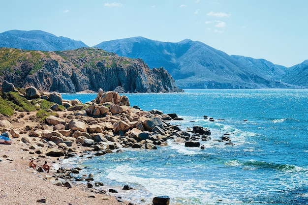 Praia de Capo Pecora no mar Mediterrâneo, Sardenha na Itália