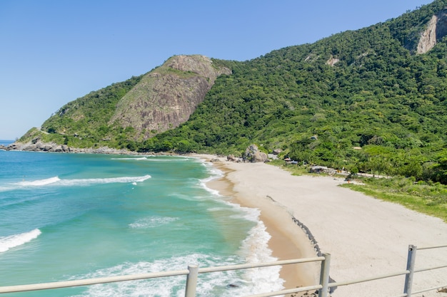 Praia de grumari na zona oeste do rio de janeiro, brasil.