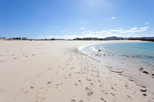 Praia de La Concha na aldeia de El Cotillo, Fuerteventura, Ilhas Canárias