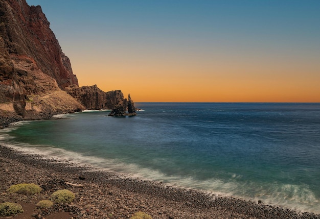 Praia de Las Almorranas com luz do sol, Valverde, El Hierro, Ilhas Canárias