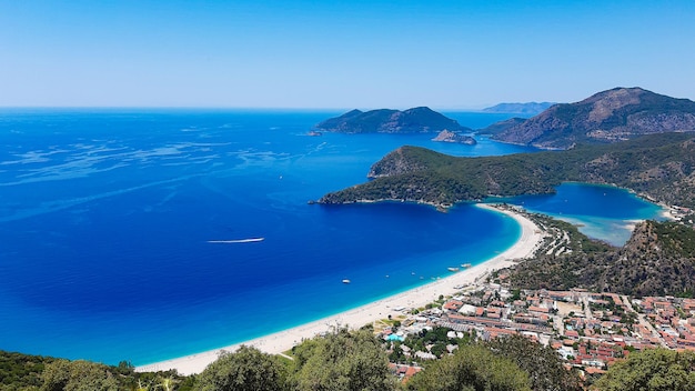 Praia de Oludeniz Turquia ver montanha