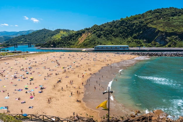 Praia de Orio vista de cima de uma tarde de verão em junho Excursão de San Sebastian