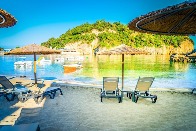 Praia de paleokastritsa em korfu grécia