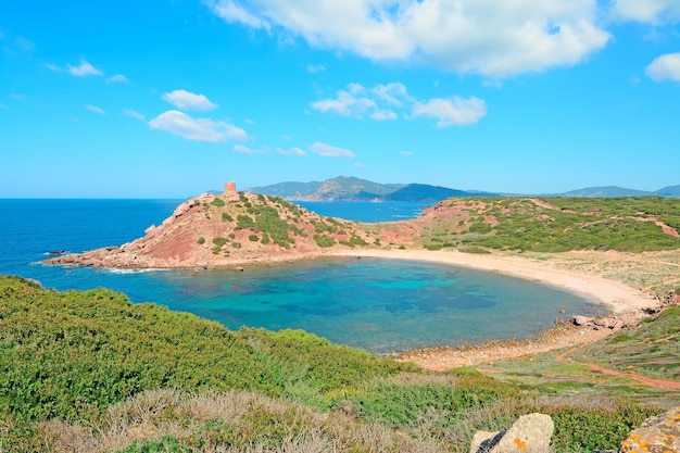 Praia de Porticciolo em um dia nublado na Sardenha