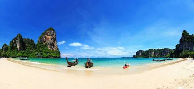 Praia de Railay, Krabi, mar de Andaman, Tailândia