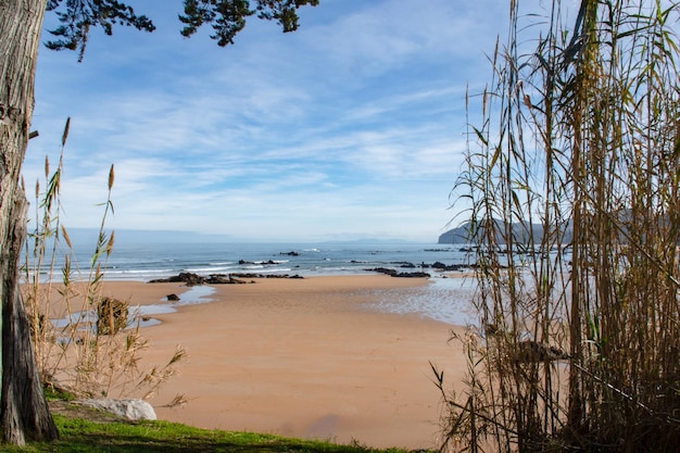 Praia de Trengandin na cidade de Noja (Cantábria - Espanha)