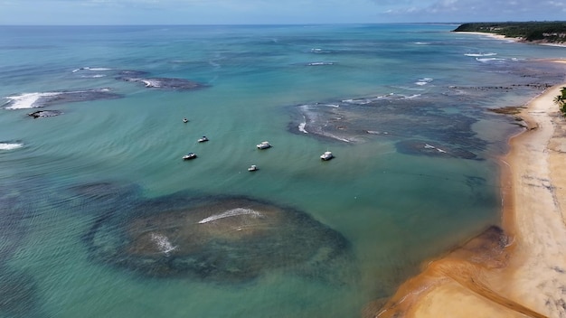 Praia do espelho em trancoso bahia, nordeste do brasil