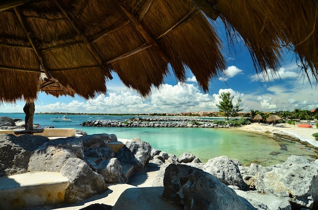 Praia do mar do Caribe Resort caribenho Riviera Maya Quintana Roo México Bela vista da praia do mar