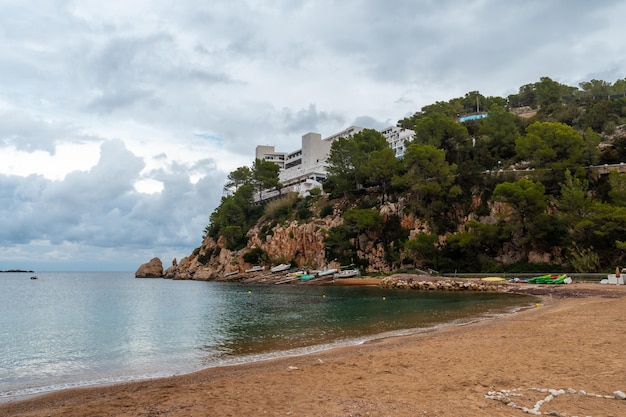 Praia do porto de San Miquel na ilha de Ibiza Ilhas Baleares