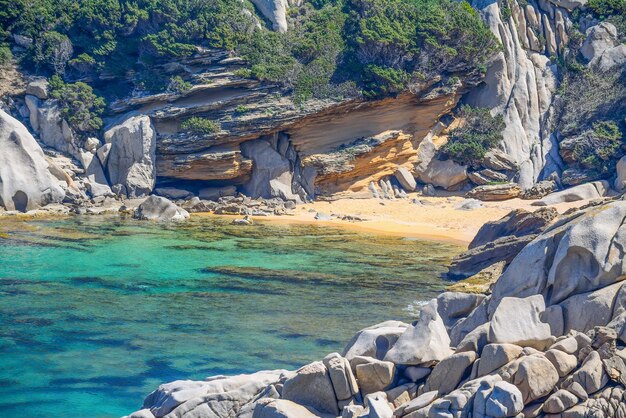 Praia dourada em Capo Testa Sardenha