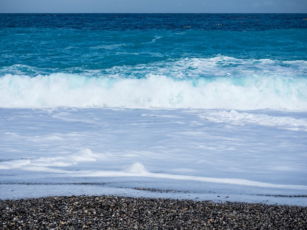 Praia e mar em Hualien, Taiwan.