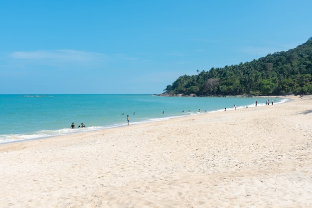 Praia e mar na Tailândia