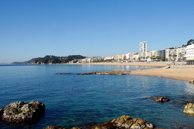 Praia e vila de LLoret de Mar Costa Brava província de Girona Catalunha Espanha
