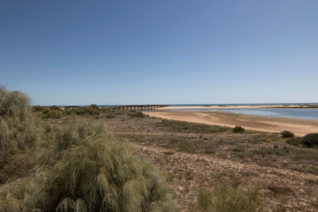 Praia Isla Cristina Huelva Espanha Um céu azul e areia fina Conceito das melhores praias