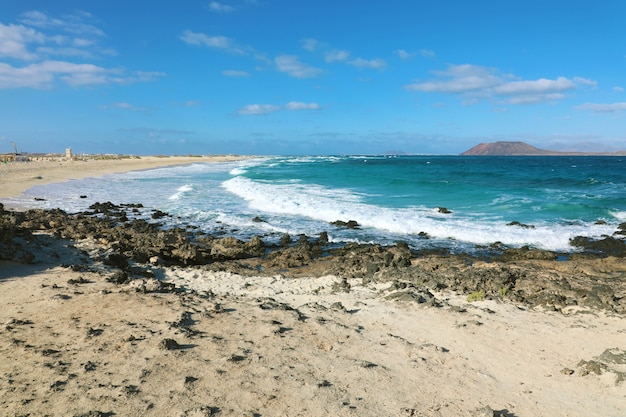 Praia Playa Bajo Negro em Corralejo, Fuerteventura, Espanha