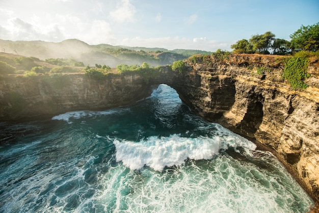 Praia quebrada Nusa Penida