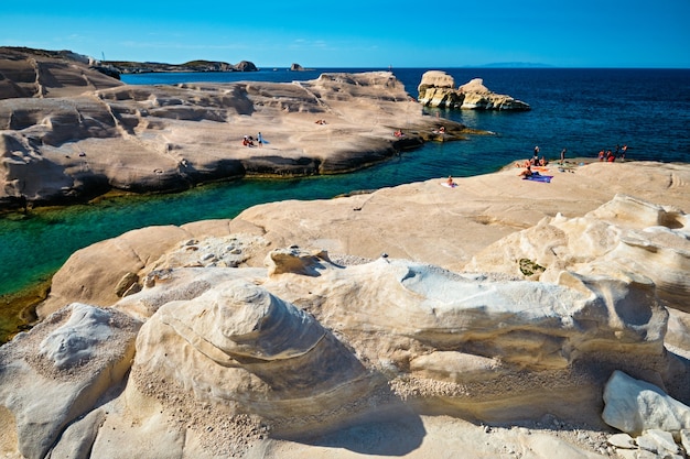 Praia sarakiniko famosa na ilha de Milos, na Grécia