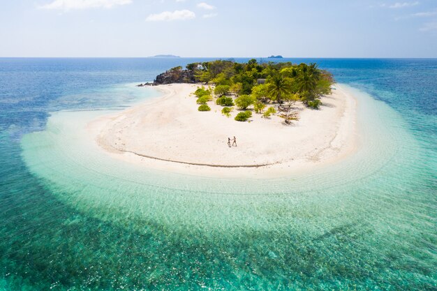 Praia tropical em Coron, Filipinas