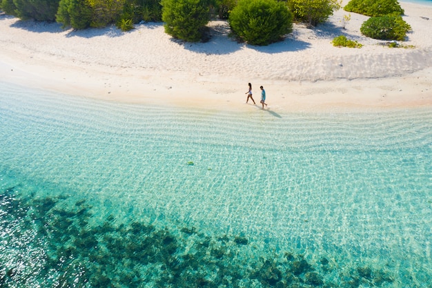 Praia tropical em Coron, Filipinas