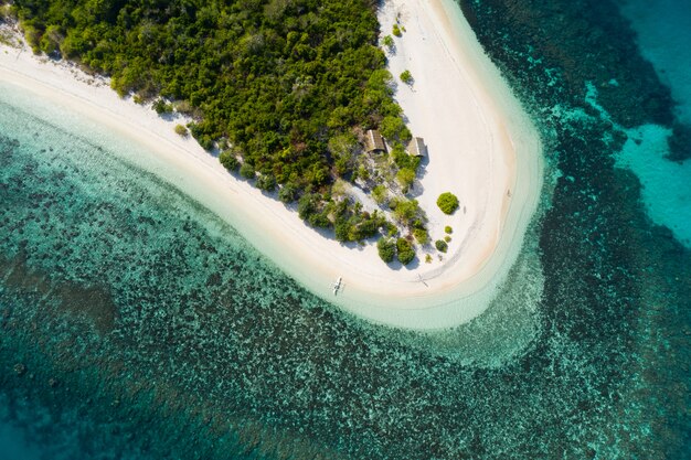 Praia tropical em Coron, Filipinas