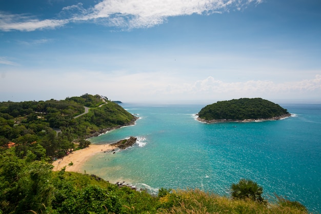 Praia Yanui e capa Promthep em Phuket