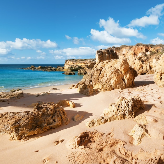 Praias douradas de albufeira portugal composição quadrada