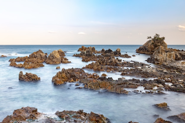 Praias rochosas mar da coréia do sul