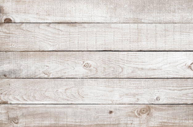 Prancha de madeira resistida velha pintada na cor branca. Fundo da madeira de pinho branco do vintage.