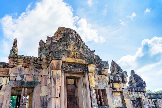 Prasat Hin Muang Tam con cielo azul