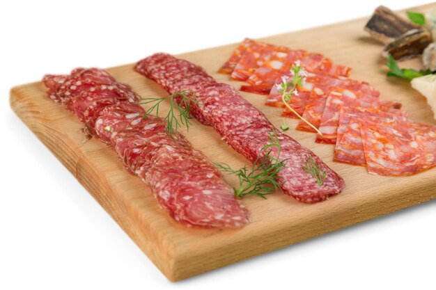 Prato antipasto para catering com salame e queijo