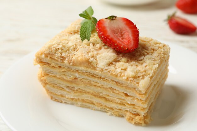 Prato com Pedaço de Bolo Napoleão