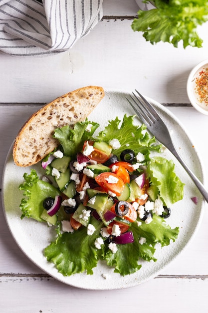 Prato com salada grega para o jantar