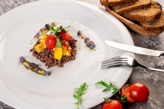 Prato com sementes de chia e legumes Cozinha vegetariana