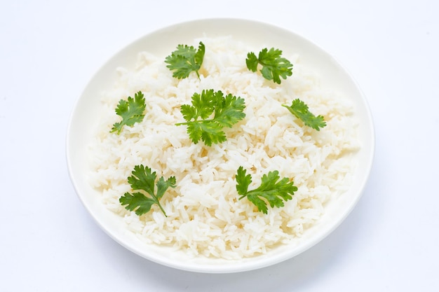 Prato de arroz no fundo branco