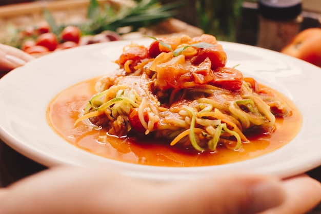 Prato de macarrão espaguete italiano com molho de tomate