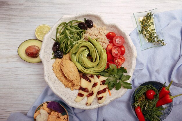 Prato de salada fresca com verduras mistas