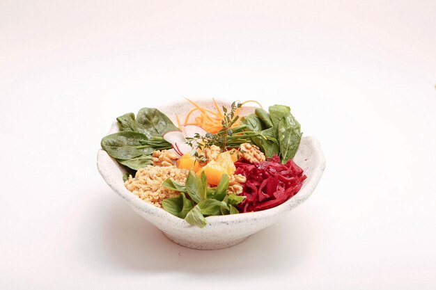 Prato de salada fresca com verduras mistas
