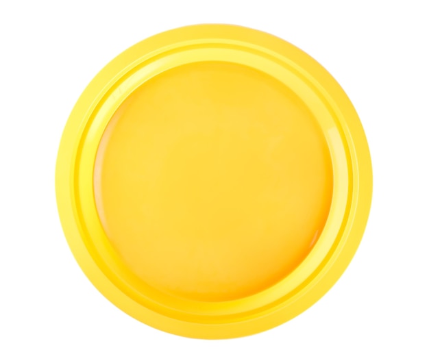 Prato descartável amarelo isolado em fundo branco