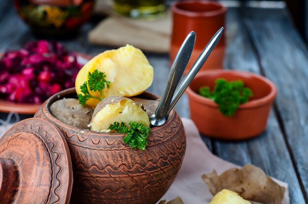 Prato nacional ucraniano é batatas assadas