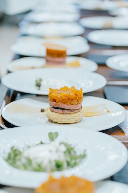 pratos de luxo num restaurante de qualidade