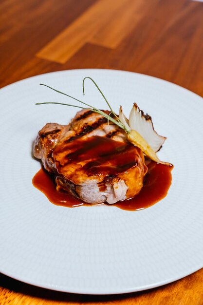 Foto pratos de luxo num restaurante de qualidade