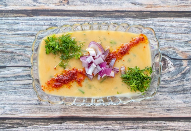 Pratos tradicionais turcos com aperitivos de azeite de oliva puré de feijão largo ou pasta de Feijão largo nome turco Fava comida turca Fava