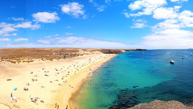 Preciosa playa mujeres em Lanzarote