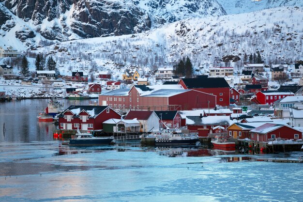 Precioso paisaje. guía de Reine en Noruega Islas Lofoten. Noruega