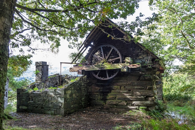 Prédio abandonado na antiga mina de ardósia em LLanberis