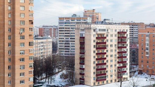 Prédios de apartamentos no inverno