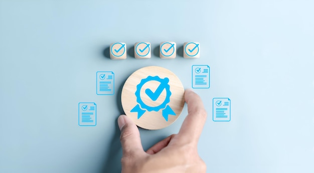 Foto preenchimento de inquéritos em linha e formulários digitais lista de verificação melhoria da verificação da qualidade certificação de normalização conformidade com os regulamentos serviço e normas