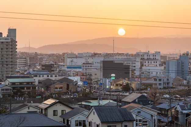 Prefectura de Uji Kyoto Japón 11 de marzo de 2023 Paisajes urbanos del horizonte del centro de Uji al atardecer